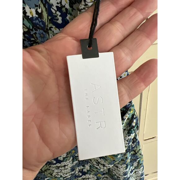 NWT ASTR The Label size medium women’s floral one shoulder midi dress - Picture 6 of 7